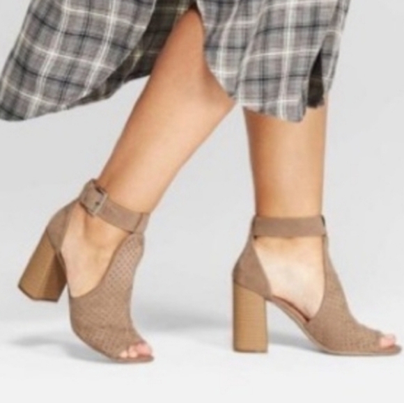 Universal thread goods co tan suede heels - Picture 3 of 7